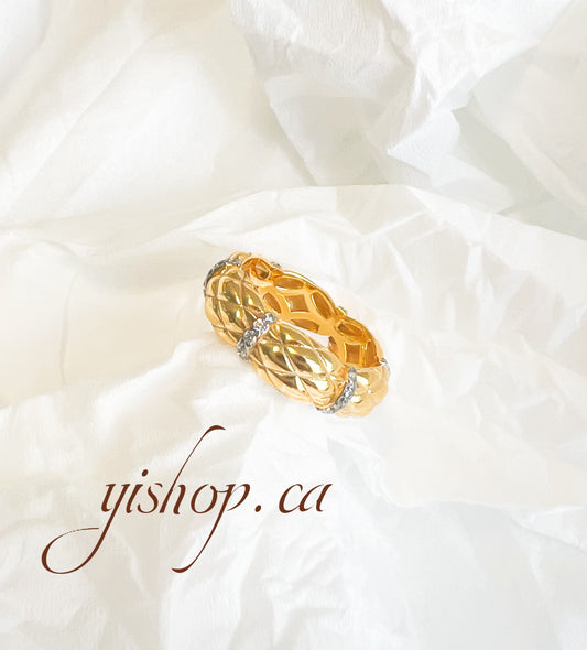 Pineapple-Texture Diamond Ring