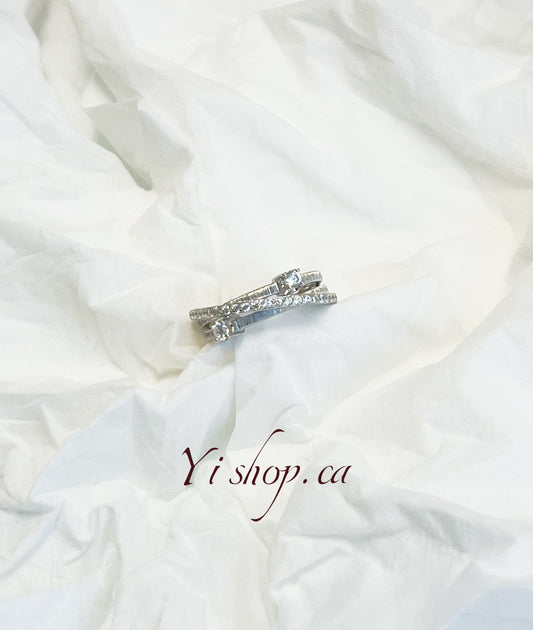 Filigree Craft Diamond-studded Ring