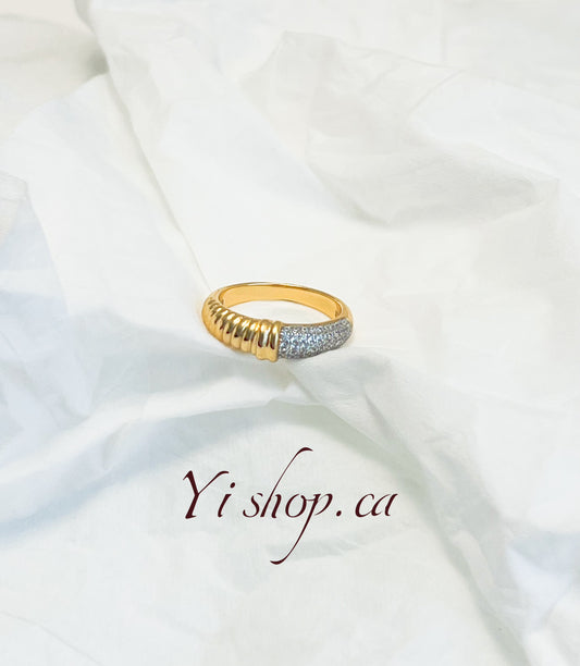 Vintage Diamond-studded Ring